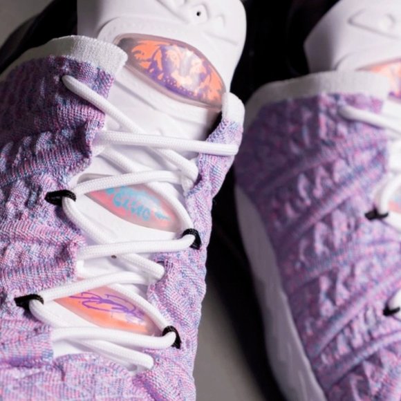 Nike LeBron XVIII 18 GS Basketball Shoes Graffiti Chlorine CW2760-900 Si… - Picture 9 of 12